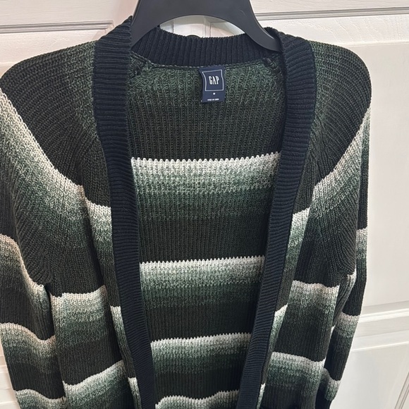 GAP cardigan sweater. Long, pockets, size medium. - Picture 4 of 6